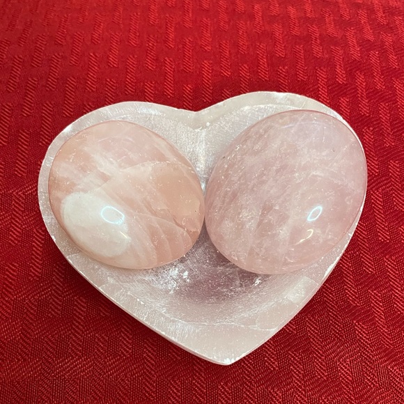 Rose Quartz Palm Stones - Picture 5 of 5
